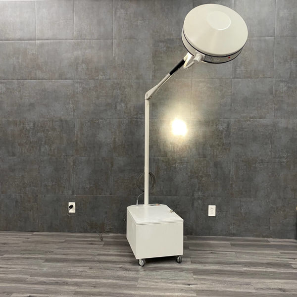 Picture of Birchtold Chromophare C 452 Mobile Surgical Light
