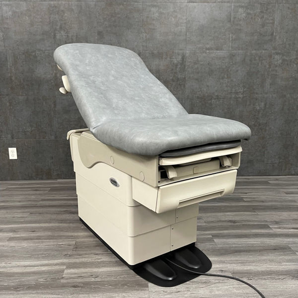 Picture of Midmark Ritter 622 Power Exam table